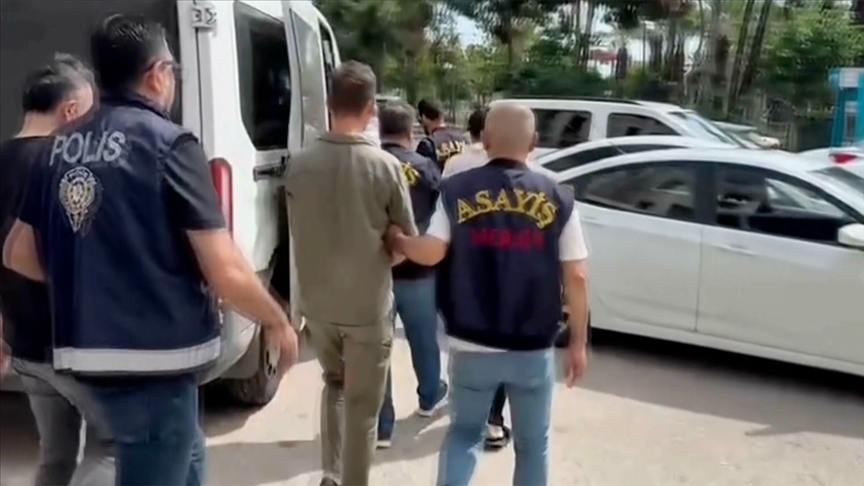 Mersin'de şafak operasyonunda çeşitli suçlardan aranan 89 zanlı yakalandı