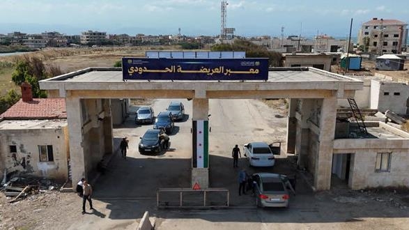 سوريا تعيد فتح معبر العريضة الحدودي مع لبنان