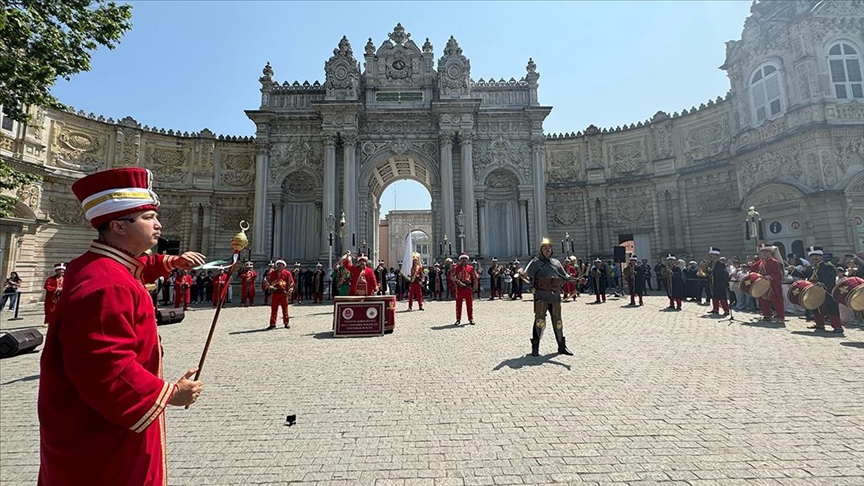 Mehteran Birliği gösterileri Dolmabahçe'de başladı