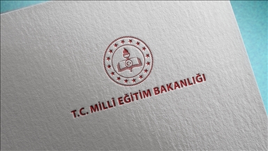 MEB, LGBT simgelerinin bulunduğu afişlere yer veren okul hakkında soruşturma başlattı