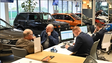 Продажи новых автомобилей в России упали на 28%