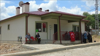 İslahiye'de 18 köy tipi kalıcı konutun anahtarları hak sahiplerine teslim edildi