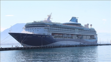Kruvaziyer "Marella Discovery 2" Alanya Limanı'na demirledi