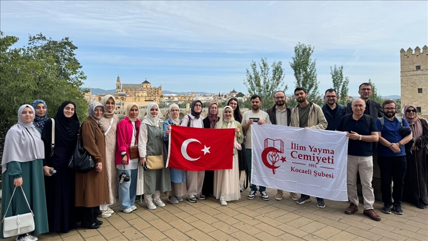 Kocaeli'de üniversite öğrencileri "Endülüs medeniyetinin izinde" kültürel yolculuğa çıktı