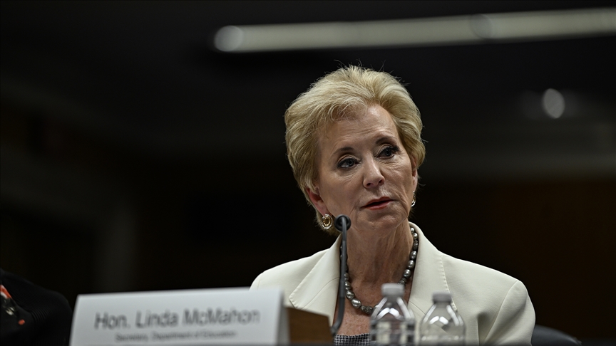 ABD ğپ Bakanı McMahon, Harvard Üniversitesi'nin fonlarının kesilmesiyle ilgili eleştirildi