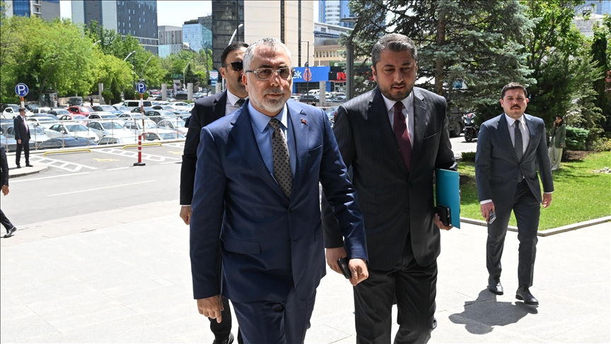 وزير العمل التركي يلتقي نظيره الصومالي في جنيف