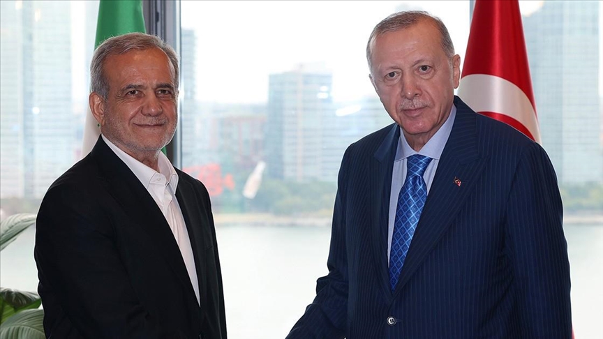 Erdogan et Masoud Pezeshkian discutent des relations bilatérales et des développements régionaux et mondiaux