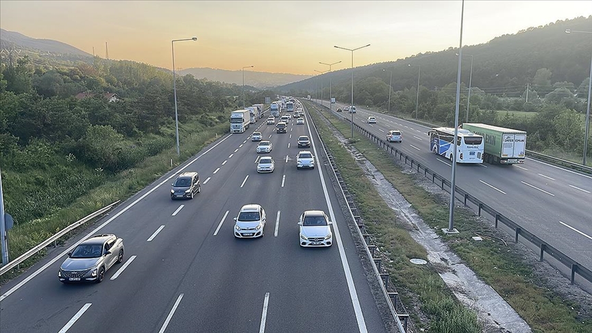 Yollarda bayram tatili yoğunluğu başladı
