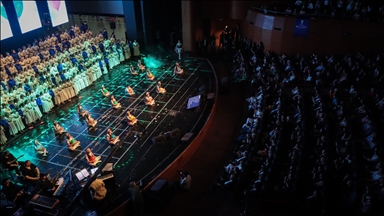 Bursa'da 400 öğrenci Shakespeare'den ilhamla gösteri düzenledi