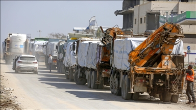 Right-wing Israelis attempt to block aid trucks bound for besieged Gaza
