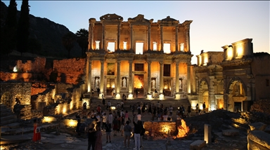 Efes Antik Kenti'nde gece müzeciliği başladı