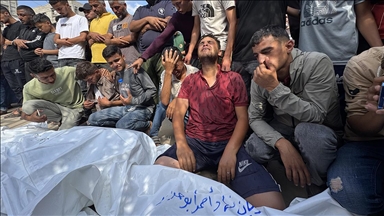 İsrail'in yerinden edilen Filistinlilerin kaldığı okul bahçesindeki çadıra saldırısında 18 kişi hayatını kaybetti