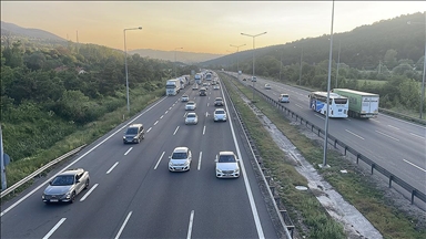 Yollarda bayram tatili yoğunluğu başladı