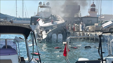 Bodrum'da yakıt ikmali için marinaya yanaşan teknede patlama meydana geldi