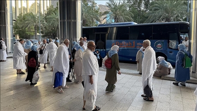 Hacı adaylarının "Mahşerin Provası" diye nitelendirilen Arafat'a yolculuğu başladı