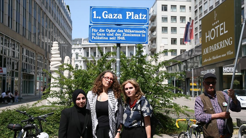 Siyonizm karşıtları Viyana'daki "Theodor Herzl" meydanının adını "Gazze" olarak değiştirdi