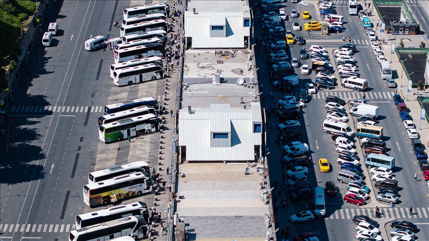 Büyük İstanbul Otogarı'nda bayram yoğunluğu yaşanıyor