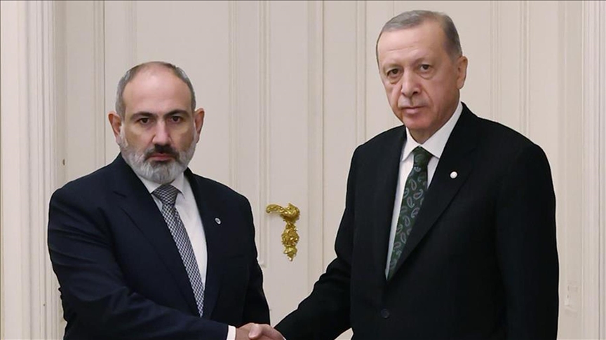 أردوغان وباشنيان يبحثان قضايا إقليمية ودولية