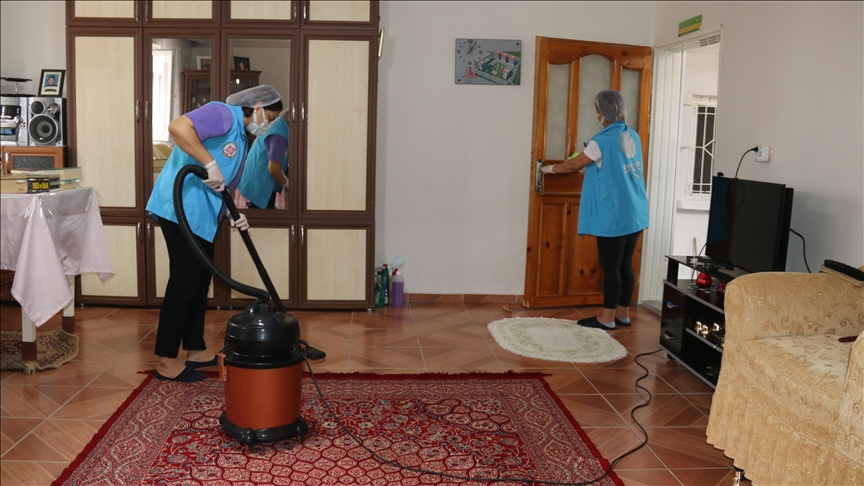 پⲹı'da "Vefa" ekibi ⲹşıların ve kimsesizlerin evini temizleyerek bayrama hazırlıyor