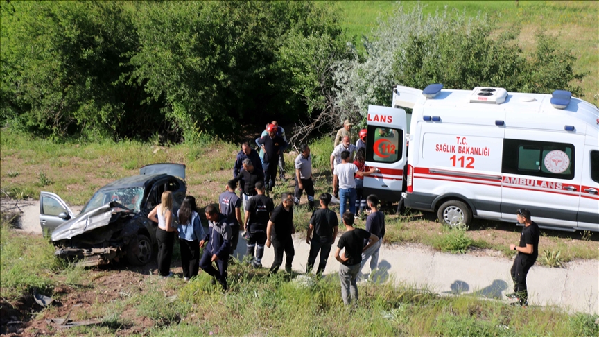 Li Meletiyê wesayîtek welgeriya şerampolê, 2 kes birîndar bûn