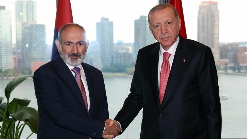 Erdogan i Pashinyan razgovarali o bilateralnim odnosima i globalnim pitanjima