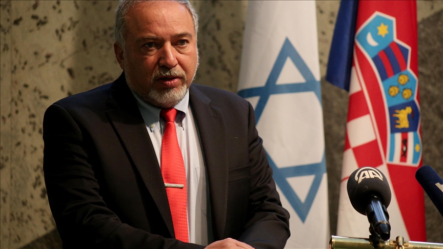 Exministro de Defensa israelí acusa a Netanyahu de suministrar armas a "milicias criminales" en la Franja de Gaza