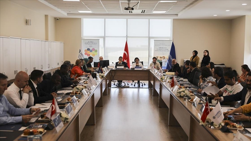İstanbul Medipol Üniversitesi'nde düzenlenen forumda uluslararası öğrencilerin karşılaştığı sorunlar konuşuldu