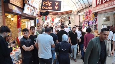 Hatay'da restorasyon nedeniyle taşınacak Uzun Çarşı'da bayram yoğunluğu