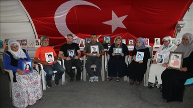 Dayikên Diyarbekirê dixwazin Eyda Qurbanê bi zarokên xwe ra derbas bikin