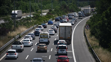 Yollarda bayram tatili hareketliliği yaşanıyor