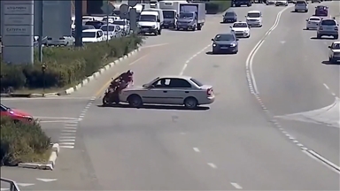 Bakan Yerlikaya, motosiklet kazası mağdurunun videosu üzerinden uyarıda bulundu