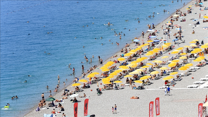 Antalya, ѳğ ve Mersin sahillerinde Kurban Bayramı'nın ilk gününde ğܲԱܰ yaşanıyor