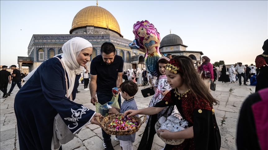 Palestine : des milliers de Palestiniens prient à mosquée Al-Aqsa pour l’Aïd sous haute surveillance israélienne