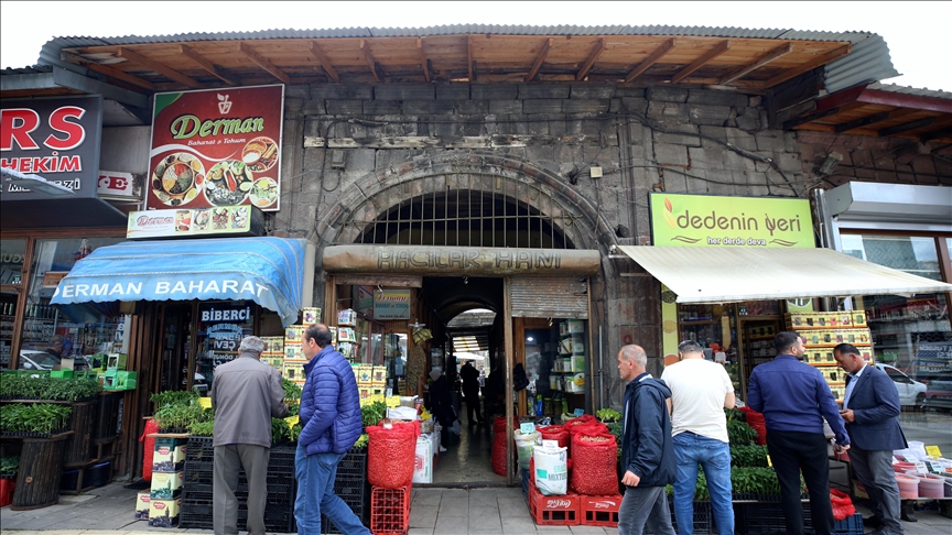 Erzurum'un Osmanlı yadigarı tarihi Hacılar Hanı, eski ihtişamlı günlerine dönecek