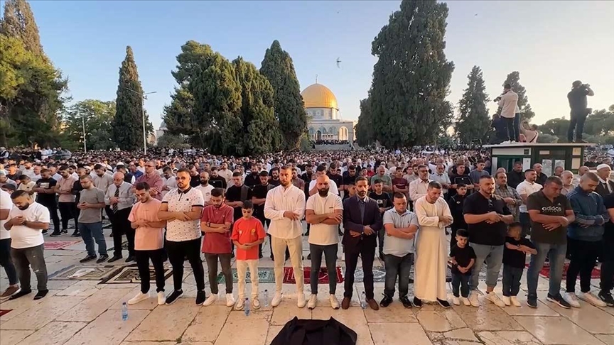 Илјадници муслимани се молат во џамијата Ал-Акса по повод Курбан Бајрам