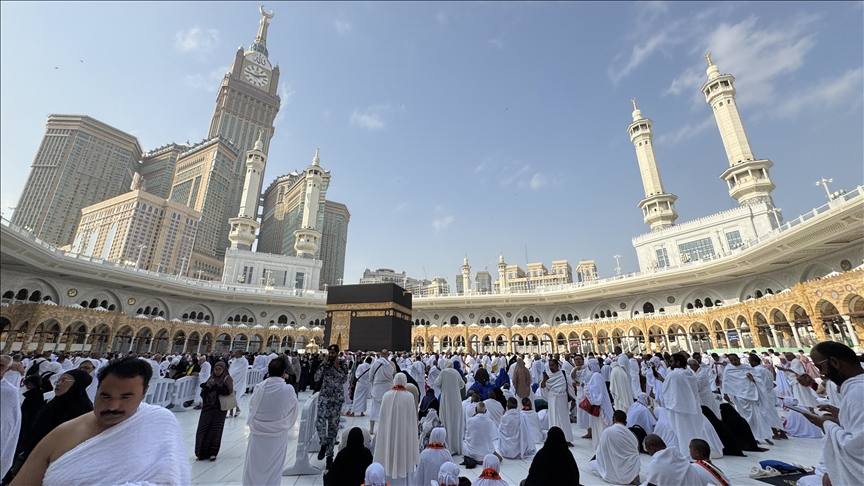 Mekë, më shumë se 2 milionë muslimanë përfundojnë Haxhin