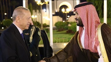 Le président Erdogan et le prince héritier saoudien échangent sur les dossiers régionaux et mondiaux