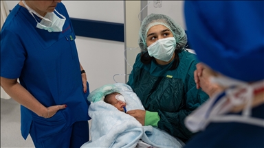 10 günlük bebek göz tansiyonu ameliyatıyla sağlığına kavuştu