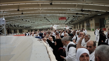 Nearly 2M pilgrims continue Hajj ritual on 1st day of Eid al-Adha
