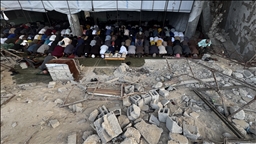 Gaza, palestinezët falën namazin e Bajramit mes rrënojave të xhamisë së shkatërruar nga Izraeli