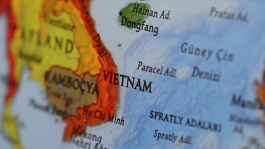 Vietnam'ın Güney Çin Denizi'nde kontrol ettiği adacık ve resifleri genişlettiği iddia edildi
