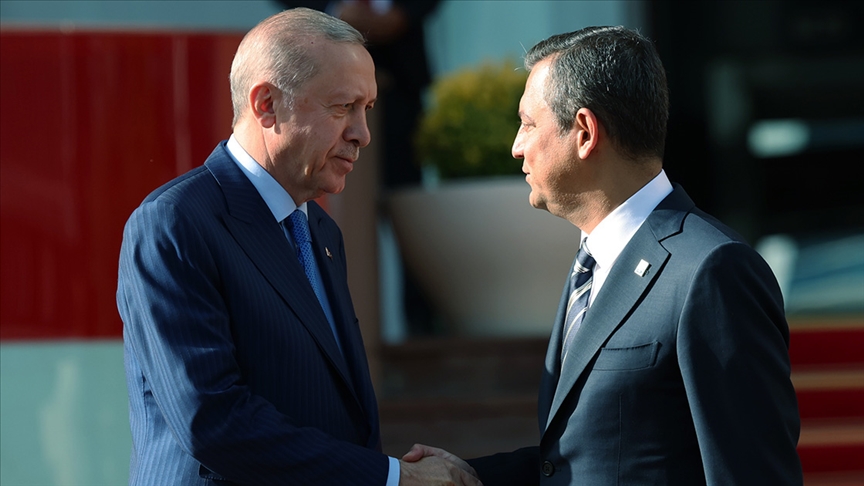 Cumhurbaşkanı Erdoğan'dan CHP Genel Başkanı Özel'e geçmiş olsun telefonu