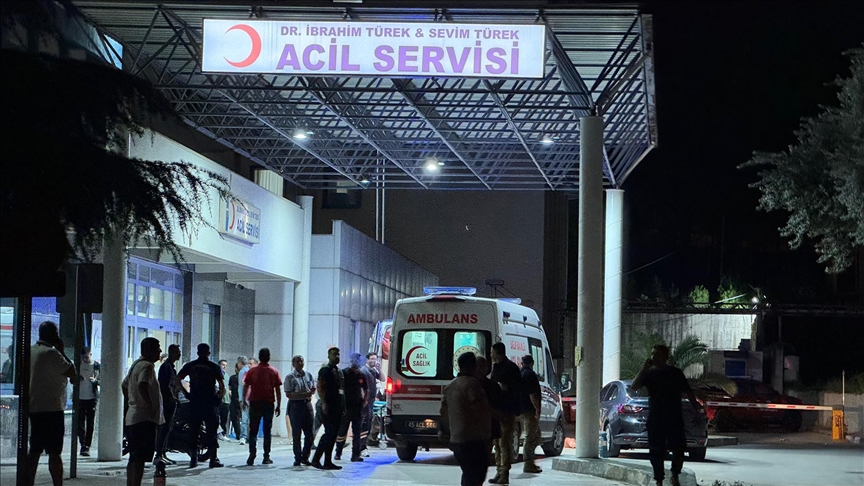 Elektrik 硃域覺鳥覺na kap覺lan Manisa Büyükehir Belediye Bakan覺 Zeyrek, hastaneye kald覺r覺ld覺