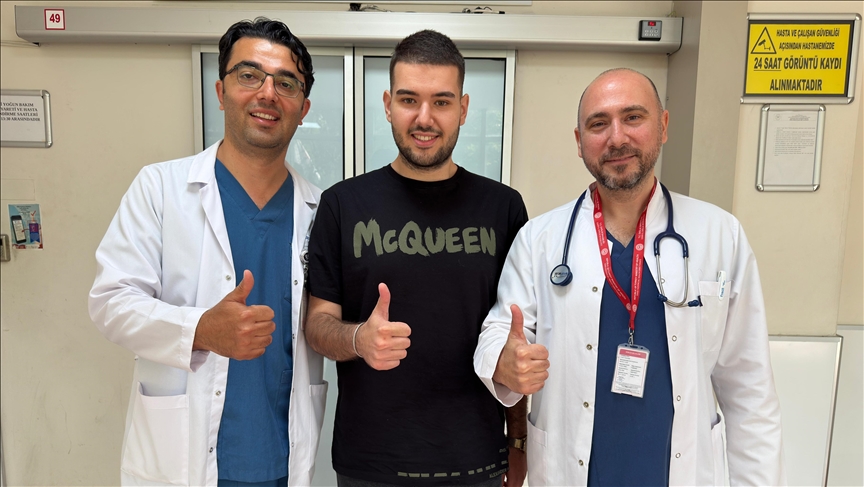 Kalbi 6 kez duran genç hasta 6 gün sonra "ikinci hayatı"na uyandı