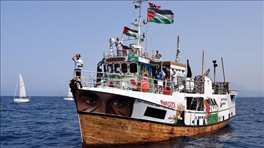 نواب أوروبيون يطالبون بتوفير ممر آمن لسفينة أسطول الحرية