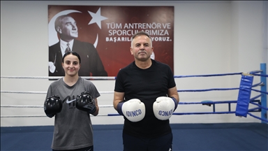 Boksör okul müdürünün şampiyon öğrencisi