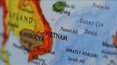 Vietnam'ın Güney Çin Denizi'nde kontrol ettiği adacık ve resifleri genişlettiği iddia edildi