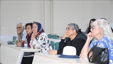 "Öğrenmenin yaşı yok" diyerek 60 yaşından sonra "üniversiteli" oldular