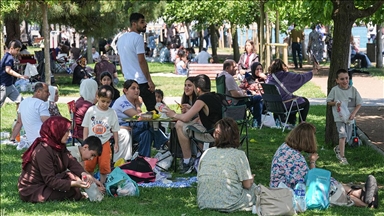 İstanbullular bayramın ikinci gününde sahil ve parklarda vakit geçirdi