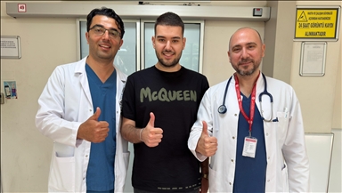 Kalbi 6 kez duran genç hasta 6 gün sonra "ikinci hayatı"na uyandı